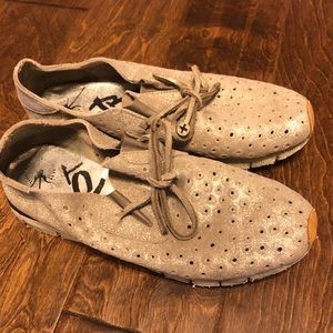 OTBT women’s sneakers size 9.5